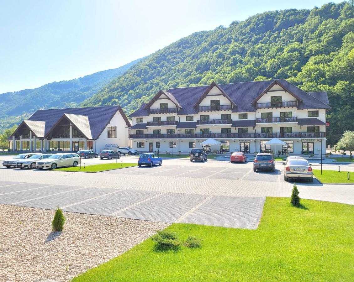 Nedei Hotel&Spa Transalpina Martinie エクステリア 写真